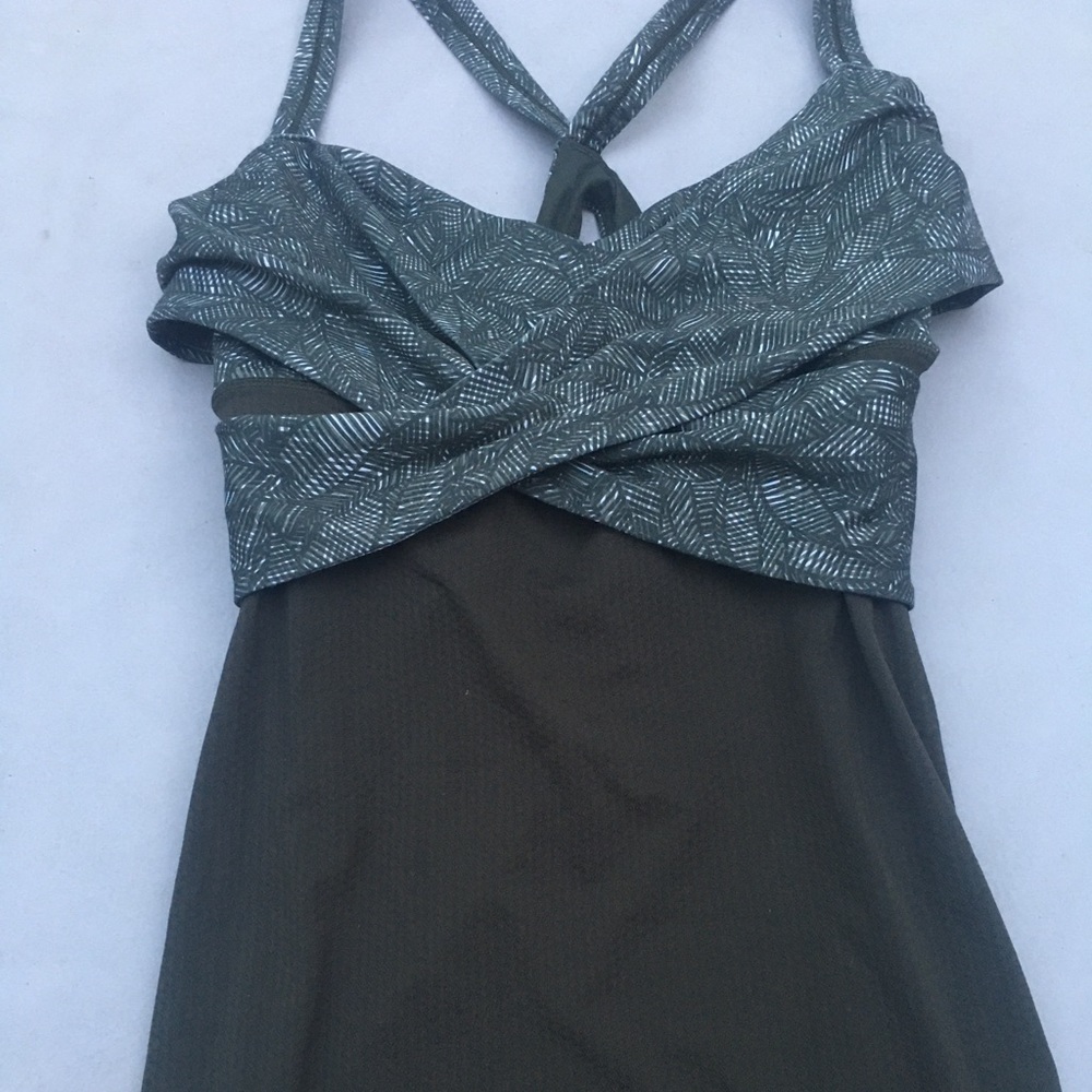 Size 8 lululemon top